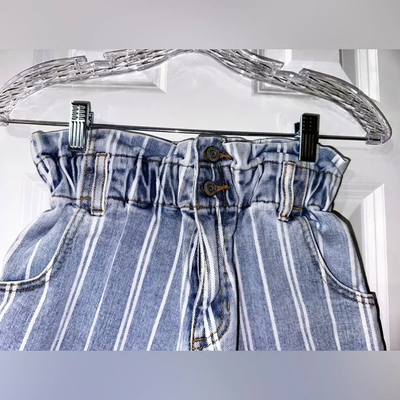 PacSun: Cotton Paper Bag Mom Shorts w/ White Stripes. Size XS - Picture 3 of 4